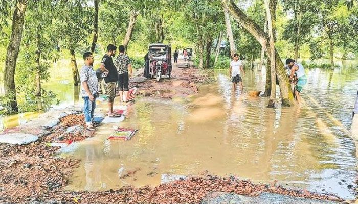 অবিরাম দুর্যোগে বিপর্যস্ত ফেনী, ক্ষত কাটতে লাগবে কত সময় 