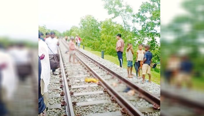 অরক্ষিত লেভেলক্রসিংয়ে থেমে নেই মৃত্যু