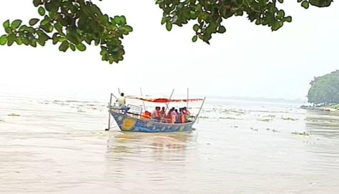 পদ্মার পানি বিপৎসীমা ছুঁই ছুঁই