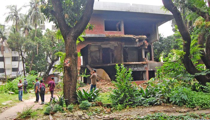 ৩২ নম্বর ঘিরে দিনভর নানা ঘটনা