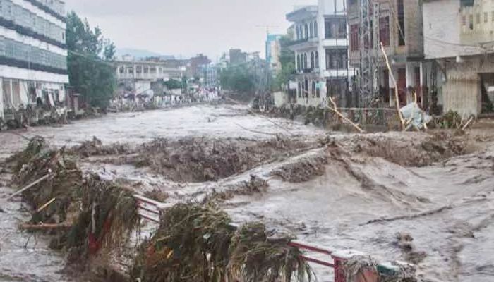 পাকিস্তানে মেঘভাঙা বৃষ্টিতে দুইদিনে নিহত ২০০