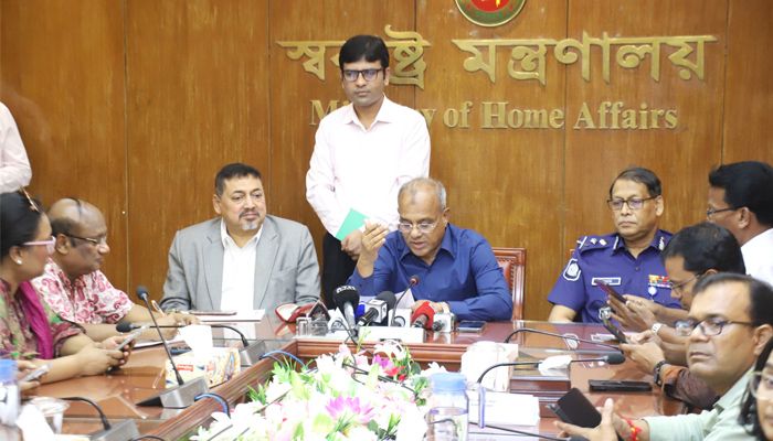 লুট হওয়া অস্ত্রের খোঁজ দিলেই ৫ লাখ টাকা পর্যন্ত পুরস্কার