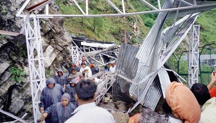 ভারতের জম্মু-কাশ্মিরে ভূমিধস, নিহত বেড়ে ৩০