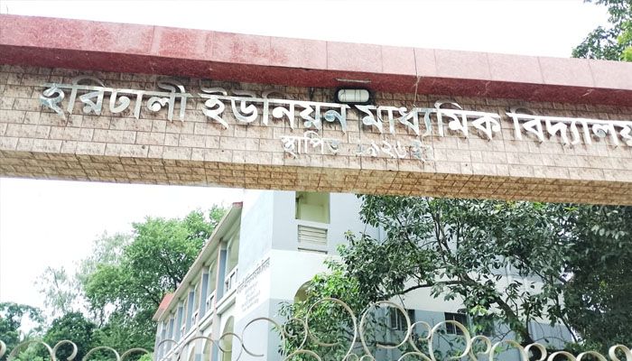 পাইকগাছায় সভাপতির কারণে ২ মাস ধরে অচল স্কুল
