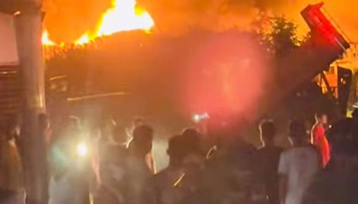 চট্টগ্রামে ঝুটের গুদাম ও প্লাস্টিক কারখানায় আগুন