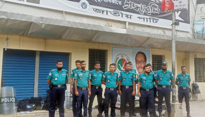 সকাল থেকেই কাকরাইলে জাপার কার্যালয়ের সামনে পুলিশের অবস্থান