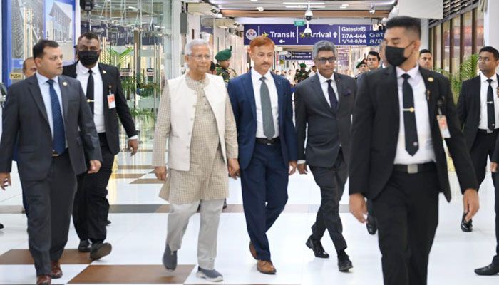 মালয়েশিয়ার উদ্দেশে ঢাকা ছাড়লেন প্রধান উপদেষ্টা