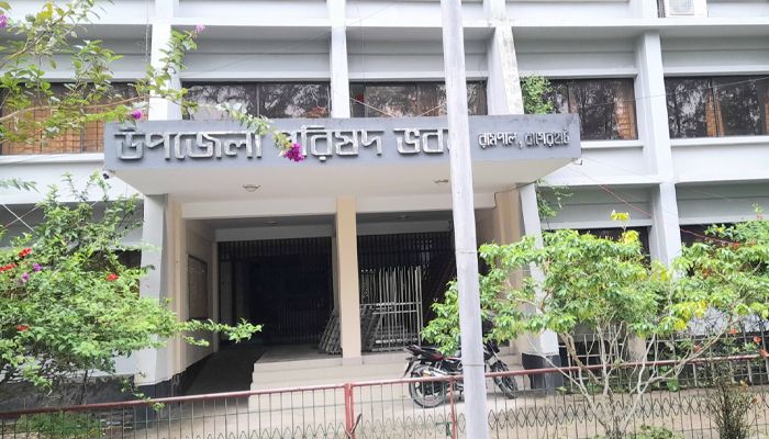 রামপালে স্কুলছাত্রী র‍্যাগিংয়ের শিকার, ইউএনও বরাবর অভিযোগ