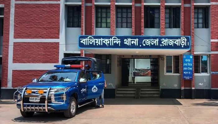 রাজবাড়ীতে ট্রাক-বাইক সংঘর্ষে কলেজছাত্র নিহত
