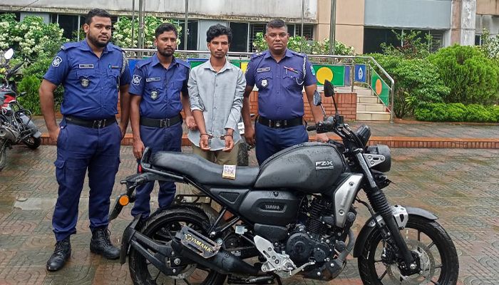 বড়লেখায় ব্যবসায়ীর বাড়িতে চুরি, যুবক গ্রেপ্তার