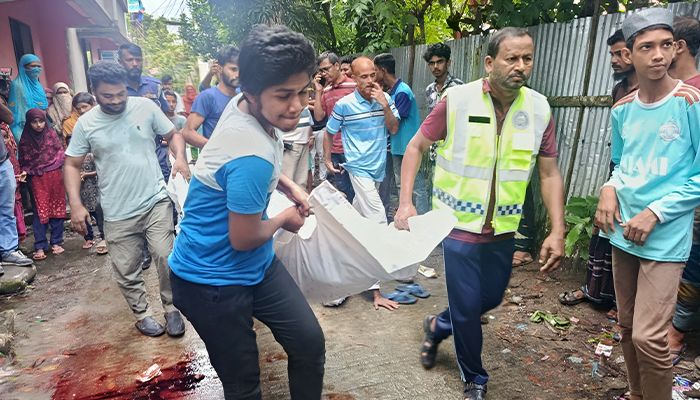  নিজ বাড়ির সামনে পড়েছিল ছাত্রলীগ নেতার রক্তাক্ত লাশ