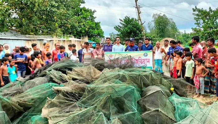 বগুড়ায় ৩২টি চায়না দুয়ারি জাল ধ্বংস