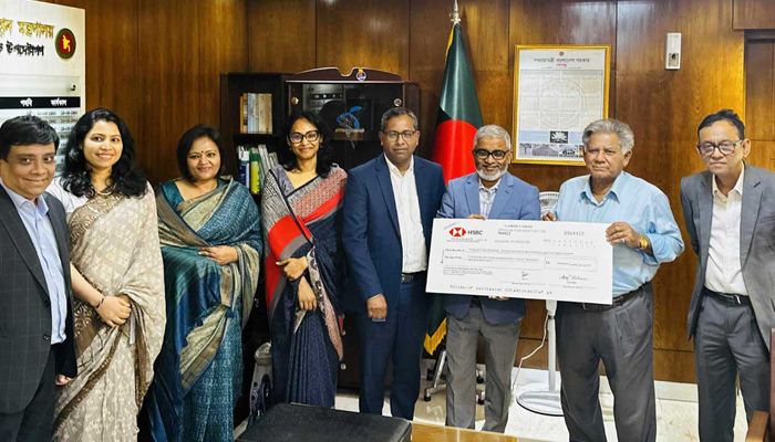 শ্রমিক কল্যাণ ফাউন্ডেশনে ১১ কোটি ২৪ লাখ টাকার চেক প্রদান