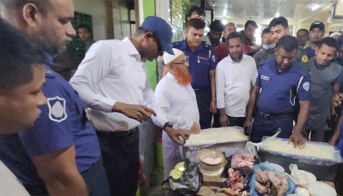 চৌদ্দগ্রামে দুই হোটেল মালিককে তিন লক্ষ টাকা জরিমানা