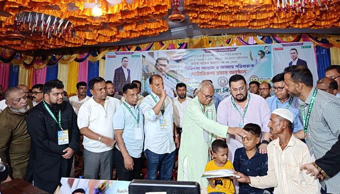 চট্টগ্রামের অসহায় পরিবারকে সহায়তা দিলেন তারেক রহমান