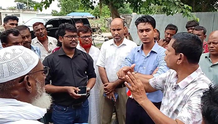 ইউএনওর হস্তক্ষেপে জলাবদ্ধতার সুরাহা