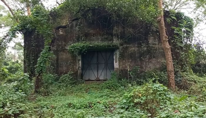 ফেনীর ঐতিহাসিক দোস্ত টেক্সটাইল মিলটি এখন ভুতুড়ে বাড়ি