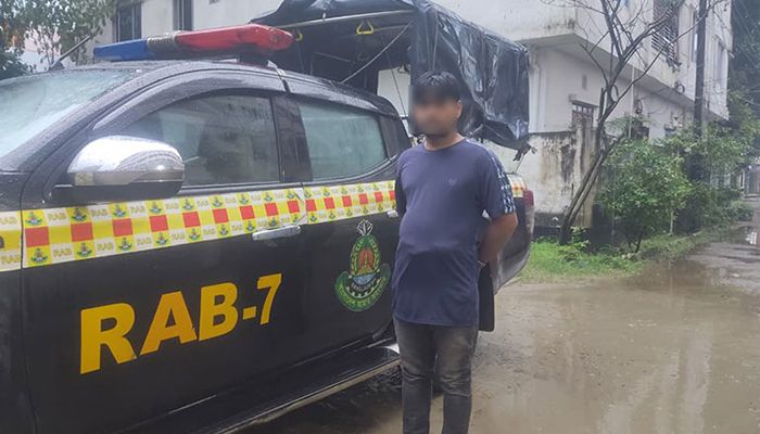 ফেনীতে ১০ মামলার পলাতক আসামি গ্রেপ্তার