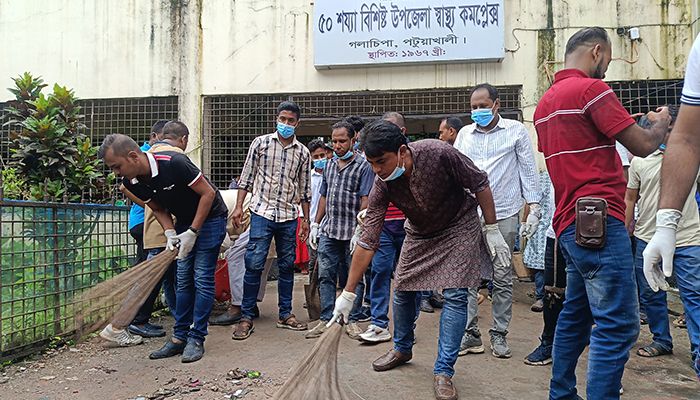 গলাচিপায় স্বেচ্ছাসেবক দলের বর্ণাঢ্য র‌্যালি, পরিচ্ছন্নতা অভিযান