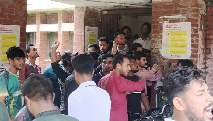 পদ না পাওয়ায় জাবি ছাত্রদলের দুই গ্রুপের হাতাহাতি