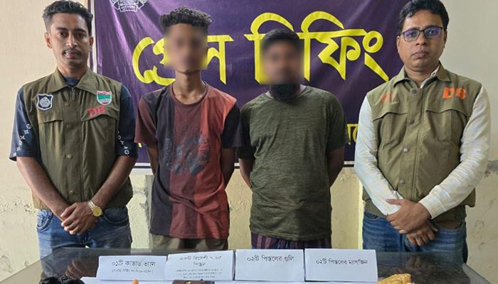 কাভার্ডভ্যান চালকের কাছে মিলল যুক্তরাষ্ট্রের তৈরি অস্ত্র