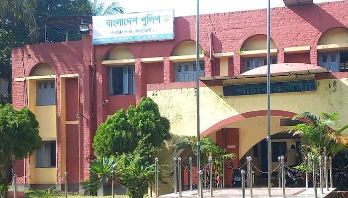 জয়পুরহাটে ১৯০ বস্তা ডিএপি সার জব্দ