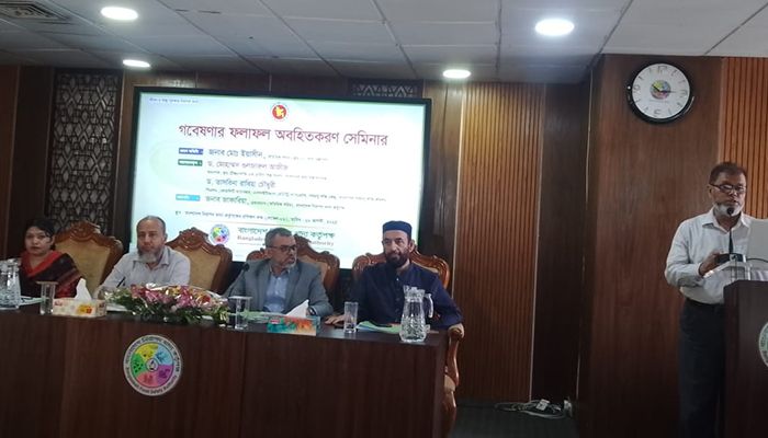 ডাক্তারের পরামর্শ ছাড়াই পোল্ট্রির জন্য অ্যান্টিবায়োটিক কেনেন খামারিরা