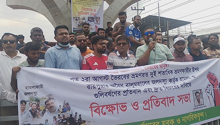 লঞ্চ ভ্রমণকারীদের ওপর জলদস্যুদের হামলা, নীরব প্রশাসন