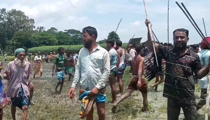 করিমগঞ্জে মাইকে ঘোষণা দিয়ে দুপক্ষের সংঘর্ষ, আহত ৩২