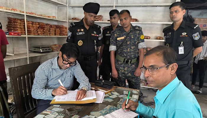 খাদ্যে ভেজাল, পাঁচ প্রতিষ্ঠানকে ৫ লাখ টাকা জরিমানা