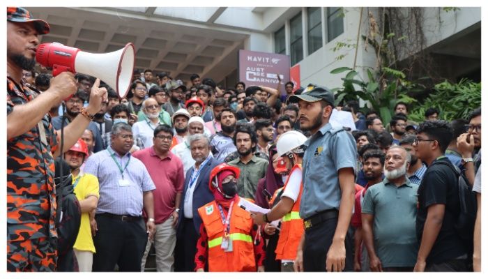 আহ্ছানউল্লা বিজ্ঞান ও প্রযুক্তি বিশ্ববিদ্যালয়ে ফায়ার সার্ভিসের মহড়া অনুষ্ঠিত