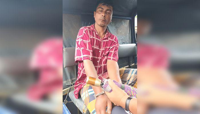 ছাত্রীকে রাস্তা থেকে তুলে নিয়ে ধর্ষণের চেষ্টা