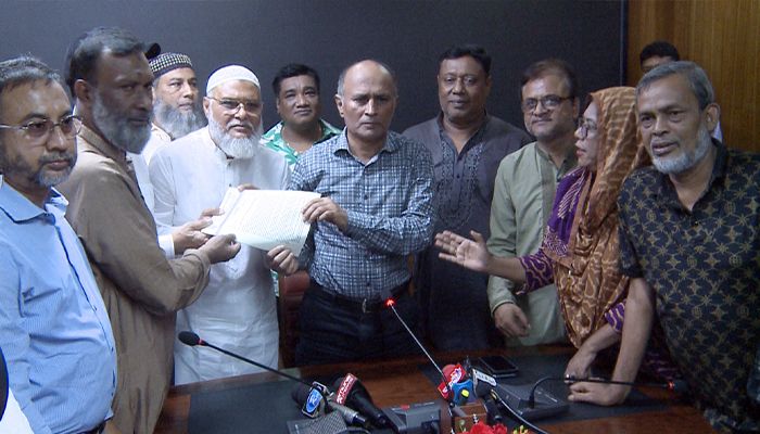 ট্রেড লাইসেন্স নিতে উৎস কর ও হোল্ডিং ট্যাক্স প্রত্যাহারের দাবি