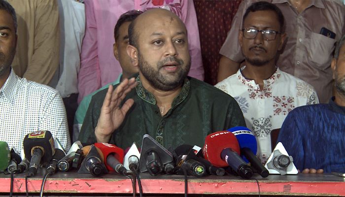 জুলাই সনদকে কেন্দ্র করে নির্বাচন পেছানোর দাবি তোলা যাবে না : ব্যারিস্টার ফুয়াদ