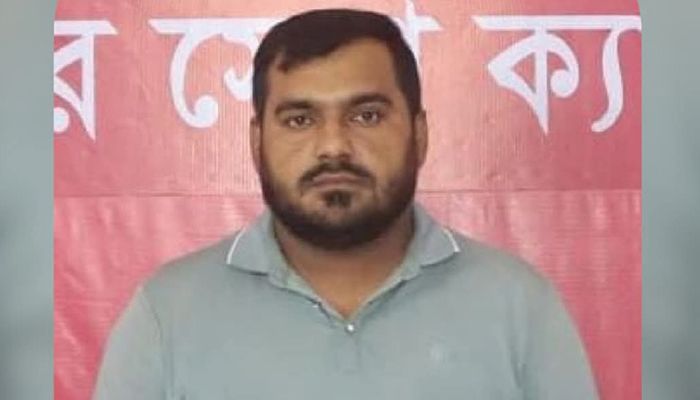 সেনাবাহিনীর অভিযানে ছাত্রলীগ নেতা রকি গ্রেপ্তার
