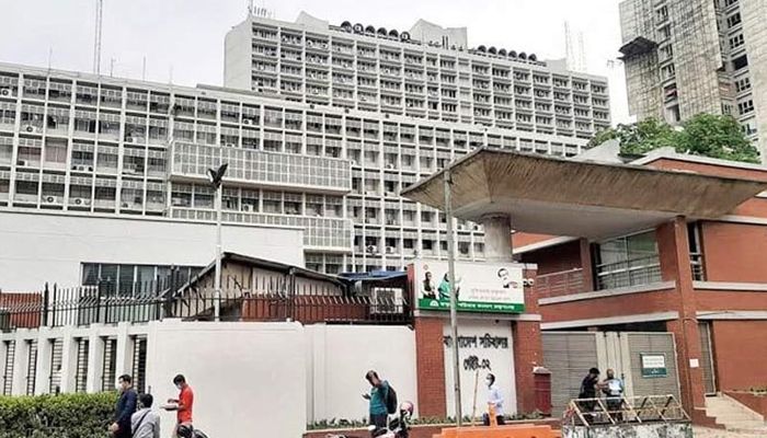 রাজনৈতিক রেষারেষিতে সচিব নিয়োগে স্থবিরতা
