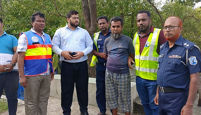 কপোতাক্ষ থেকে অবৈধভাবে বালু উত্তোলন, দুজনকে জরিমানা 