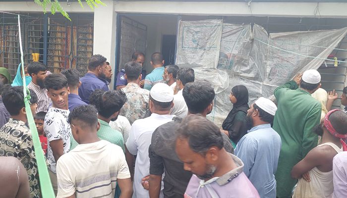 স্ত্রীকে বালিশ চাপা দিয়ে হত্যা, স্বামী পলাতক
