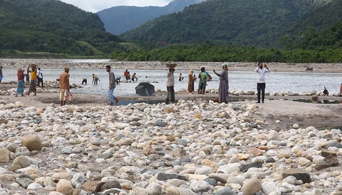 সিলেটে সাদাপাথর উদ্ধারে ‘চিরুনি অভিযান’ শুরু