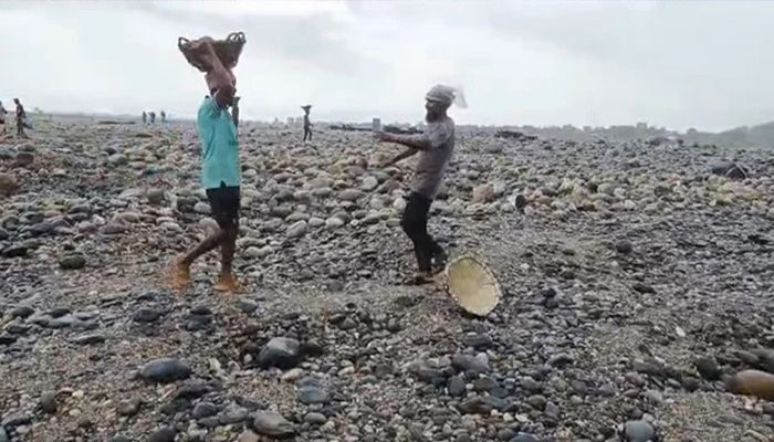 লুট হওয়া পাথর উদ্ধারে অভিযান অব্যাহত