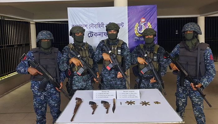 রোহিঙ্গা ক্যাম্প থেকে আগ্নেয়াস্ত্র ও গুলি উদ্ধার