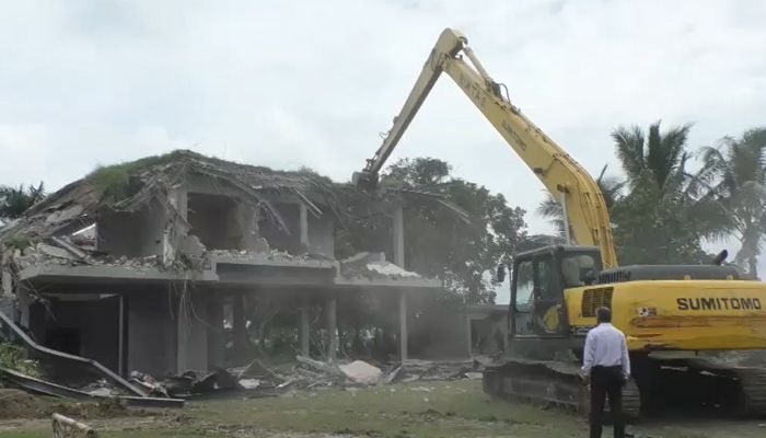 নদীর জায়গায় নসরুল হামিদের বাংলোবাড়ি, গুঁড়িয়ে দিল বিআইডব্লিউটিএ
