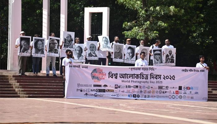 ঢাকায় বর্ণিল আয়োজনে বিশ্ব আলোকচিত্র দিবস উদযাপন