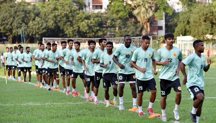 কিরগিজস্তানের ক্লাব এফসি মুরাসের বিপক্ষে লড়াইয়ের জন্য নিজেদের বেশ ভালোভাবে প্রস্তুত করেছে আবাহনীর ফুটবলাররা। ছবি: আ. ই. আলীম