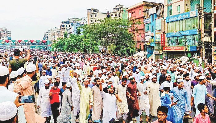 জুলাই আন্দোলনে রাজপথে নেমে আসে মাদ্রাসার শিক্ষার্থীসহ আলেম সমাজ। ২০২৪ সালের ৩ আগস্ট শনিবার যাত্রাবাড়ী থেকে তোলা। ফাইল ফটো