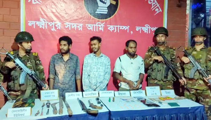 লক্ষ্মীপুরে আগ্নেয়াস্ত্র ও ইয়াবাসহ ৩ যুবক আটক 