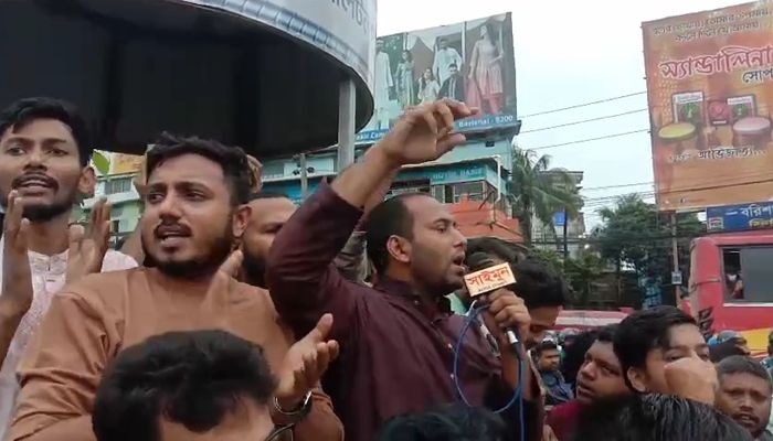 শুক্রবার (৮ আগস্ট) ১২তম দিনের মত এই আন্দোলন করছেন তারা। প্রবা ফটো