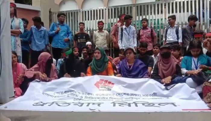 ইন্টার্ন চিকিৎসকদের কর্মবিরতি : চিকিৎসক স্টাফদের ৪৮ ঘন্টার আল্টিমেটাম