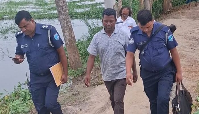 শিশু শিক্ষার্থীকে শ্লীলতাহানী, শিক্ষক আটক