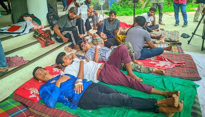 ১৬ বছরেও ছাত্র সংসদ নেই, অনশনে অসুস্থ শিক্ষার্থীরা